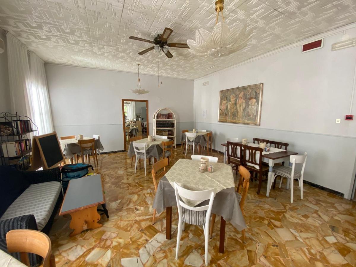 Villa Mirna Rimini Exteriör bild